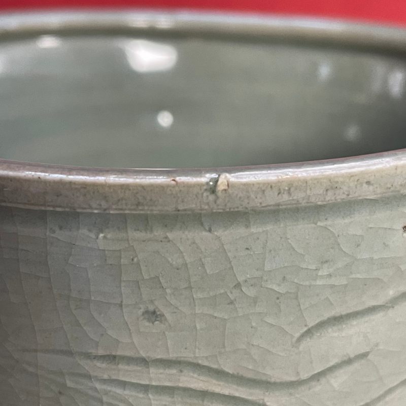 明 龙泉窑暗刻海水纹三足鬲式炉 - 图11