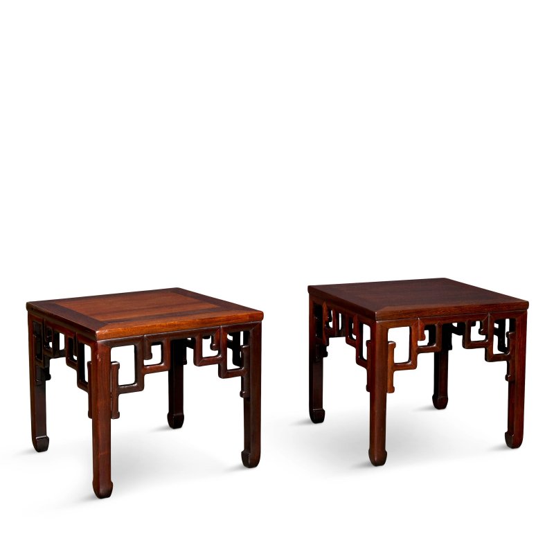 清乾隆/嘉慶 紫檀馬蹄足攢角牙方凳成對 | AN ELEGANT PAIR OF ZITAN RECTANGULAR STOOLS - 图1