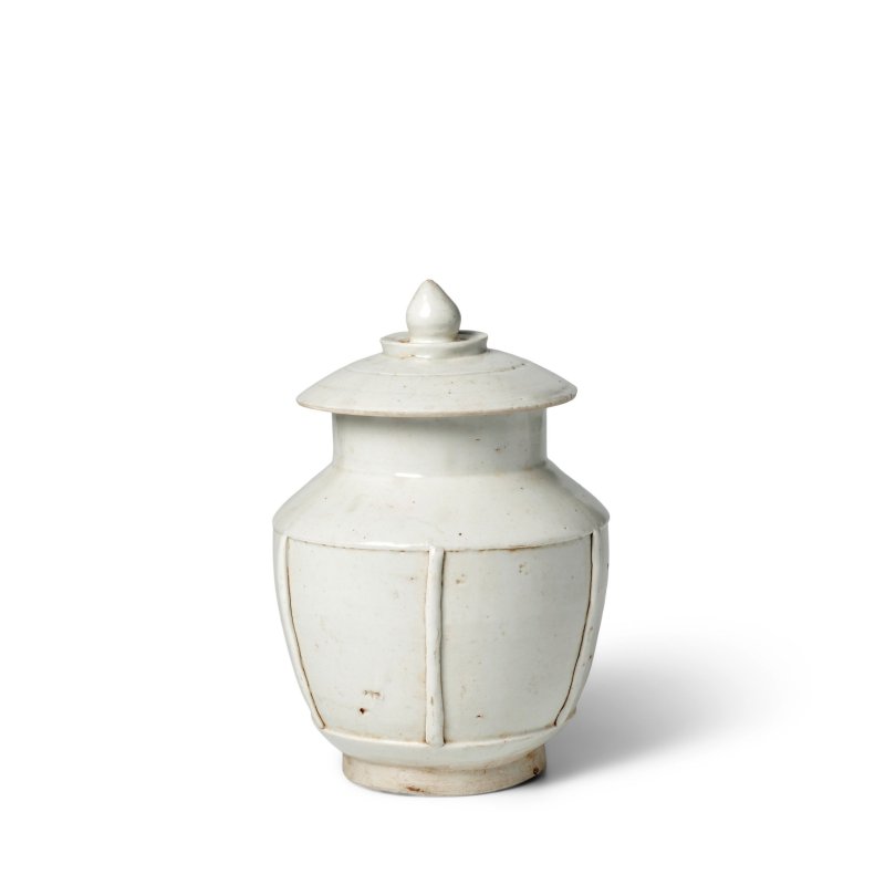 北宋 定窯系蓋罐 | A DING-TYPE WHITE-GLAZED JAR AND COVER - 图8