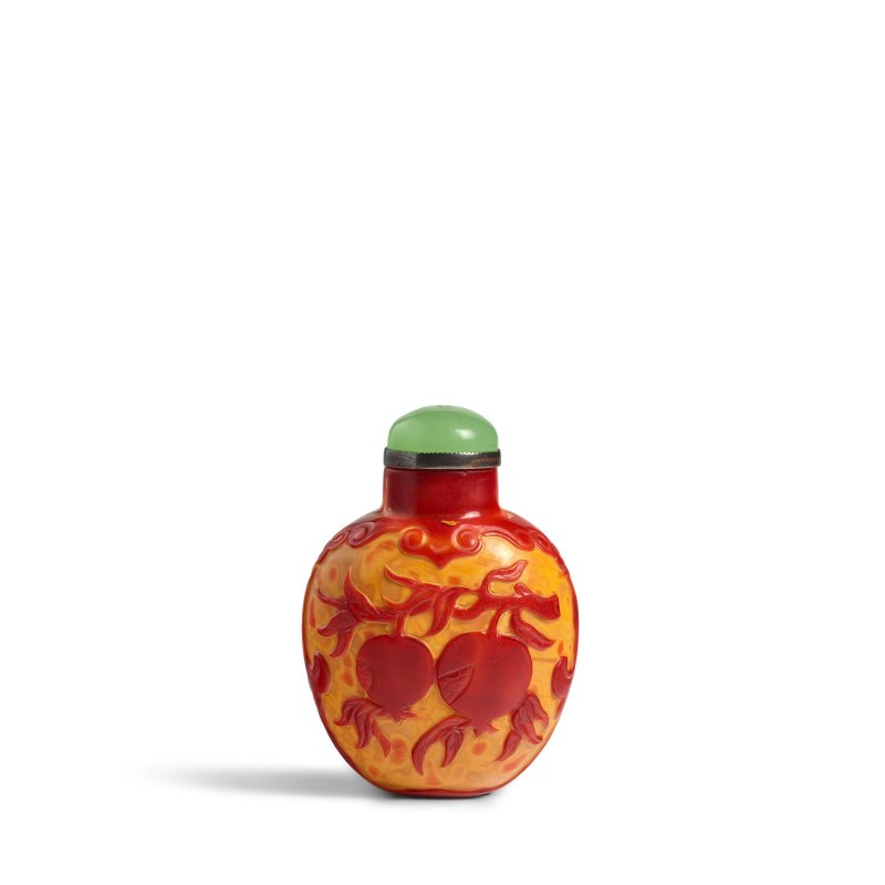 1820-1880 仿雄黃料胎「多子多福」鼻煙壺一件 | A CARVED 'REALGAR' GLASS 'MELON AND POMEGRANATE' SNUFF BOTTLE