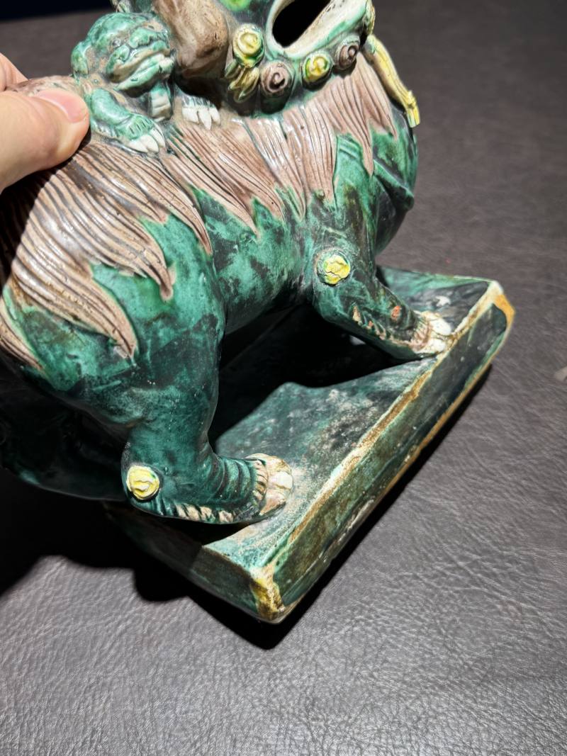 清康熙 素三彩太狮少狮瓷塑 - 图12