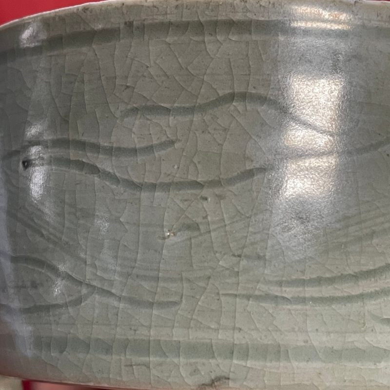 明 龙泉窑暗刻海水纹三足鬲式炉 - 图12