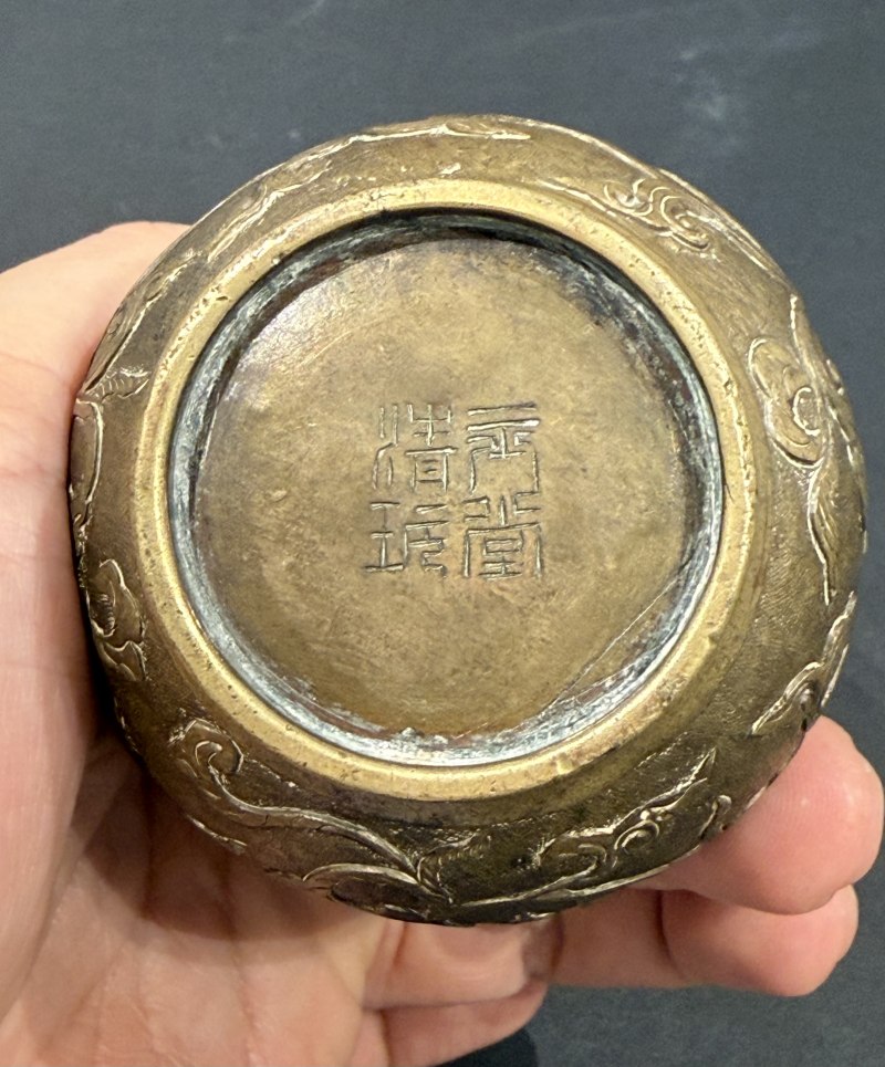 銅質西番蓮紋“玉堂清玩”膽瓶 - 图4