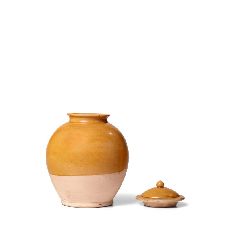 唐 黃釉陶蓋罐 | A YELLOW-GLAZED POTTERY JAR AND COVER - 图2