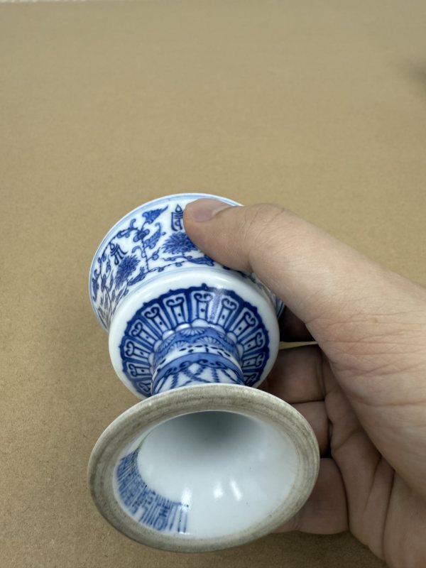 清乾隆 青花蓮托八寶高足杯 - 图6