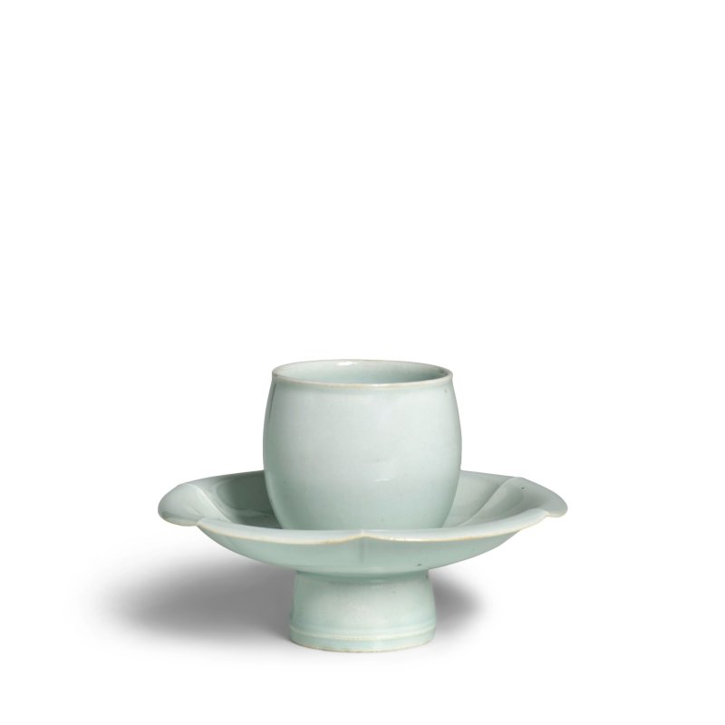 宋 青白瓷花形盞托 | A QINGBAI-GLAZED CUPSTAND WITH PETAL-LOBED RIM - 图3
