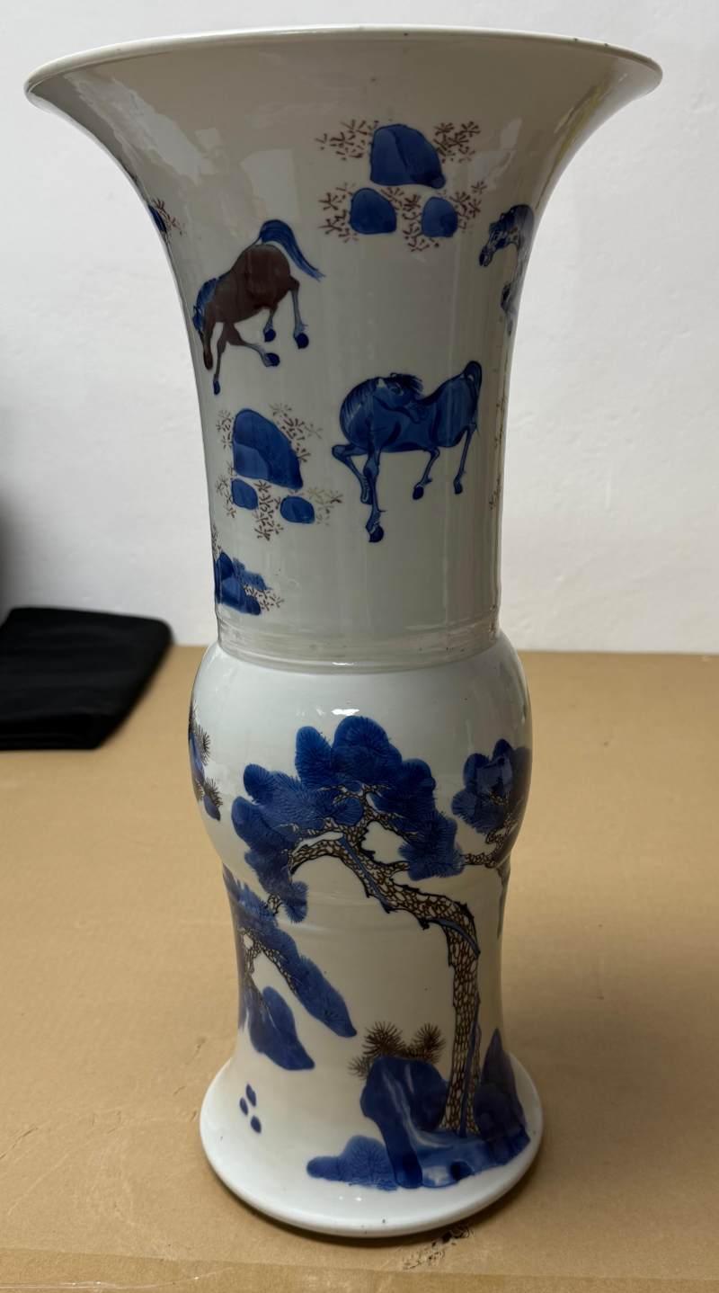 清康熙 青花釉裏紅八駿圖花觚 - 图2