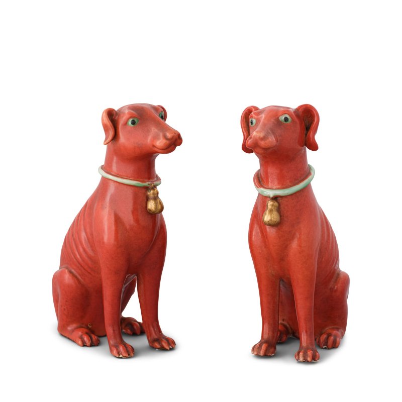 十八世紀/十九世紀初 粉彩坐犬擺件一對 | A PAIR OF FAMILLE-ROSE FIGURES OF HOUNDS - 图6