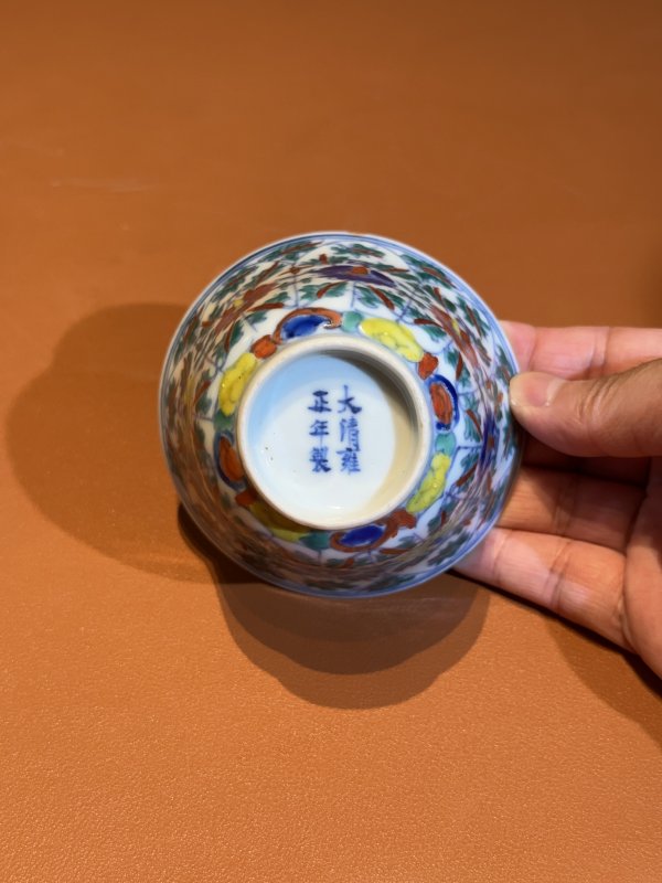 晚清 清晚期 斗彩莲托八宝纹杯 - 图8