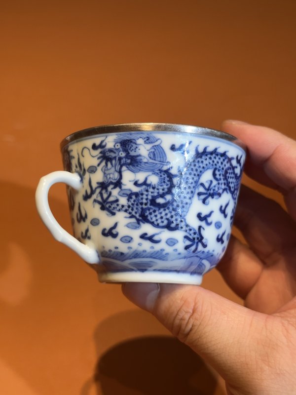 民国 青花双龙赶珠纹把杯 - 图3