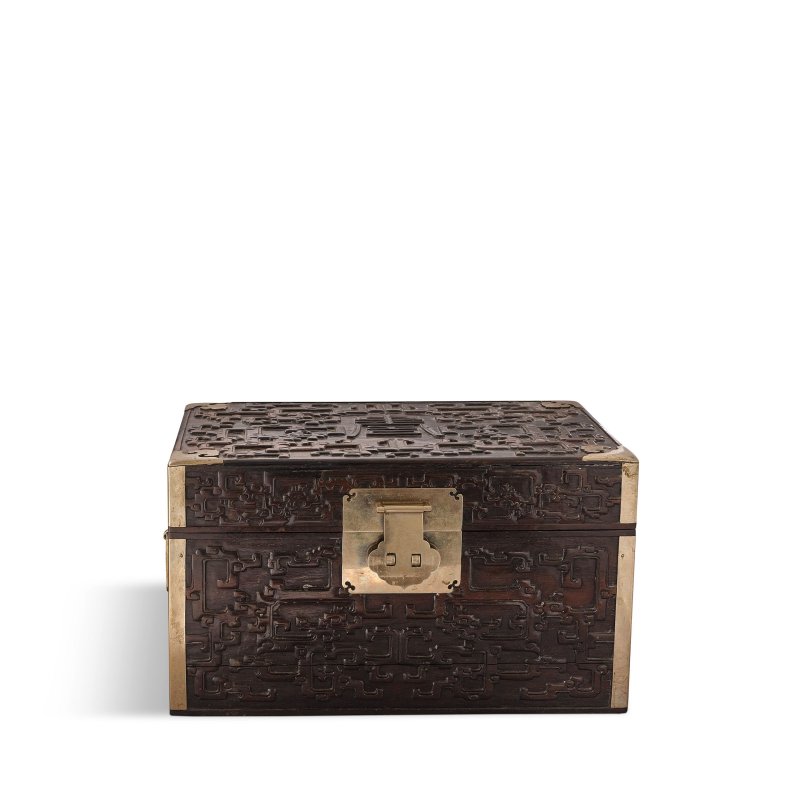 十八世紀 紫檀壽字螭龍紋長方箱 | A ZITAN RECTANGULAR 'LONGEVITY' CHEST - 图6