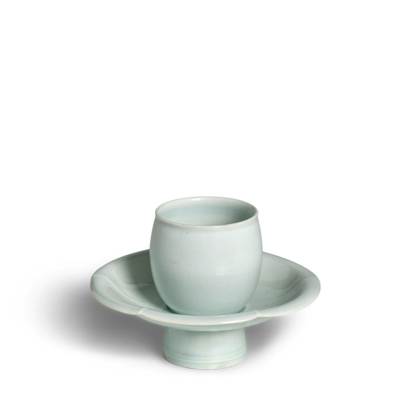 宋 青白瓷花形盞托 | A QINGBAI-GLAZED CUPSTAND WITH PETAL-LOBED RIM - 图4