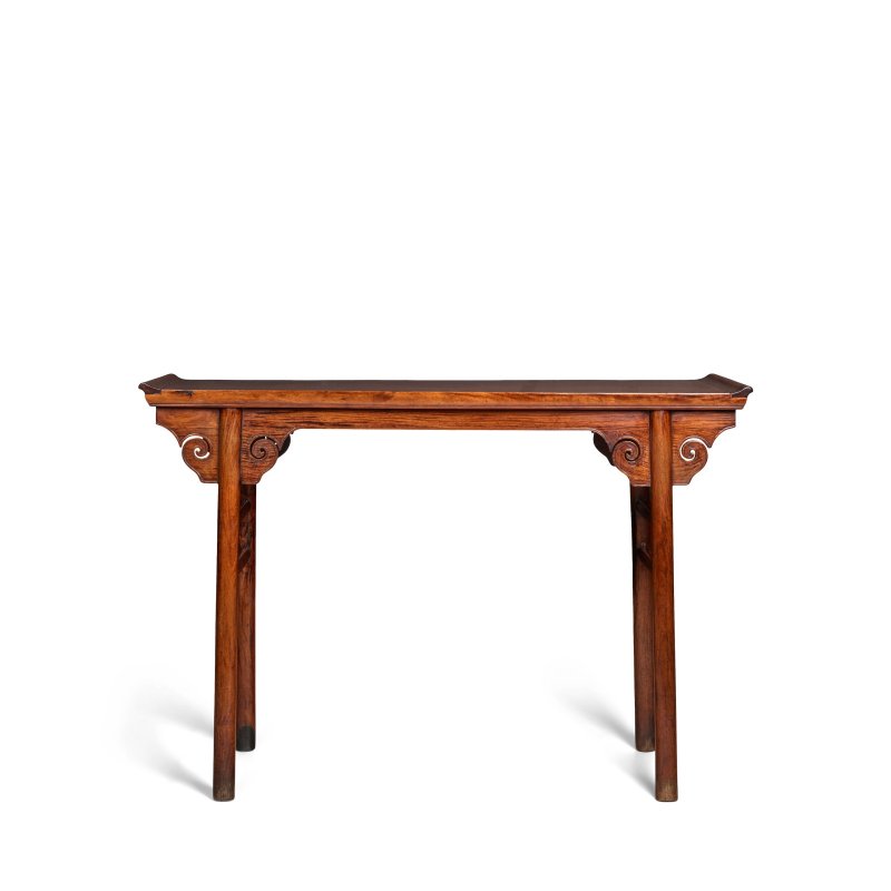 十七/十八世紀 黃花梨夾頭雲紋牙榫翹頭案 | A HUANGHUALI RECESSED-LEG TABLE - 图4