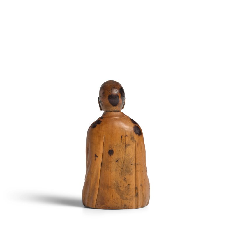 十八/十九世紀 黃楊木雕僧坐像 及 | A BOXWOOD CARVING OF A SEATED MONK AND 'PALM PRINT' PHOTO FRAME - 图12