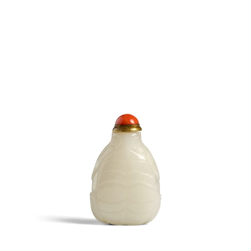1780-1850 白玉雕靈龜形鼻煙壺一件 | A RARE WHITE JADE 'MYTHICAL TORTOISE' SNUFF BOTTLE - 图3