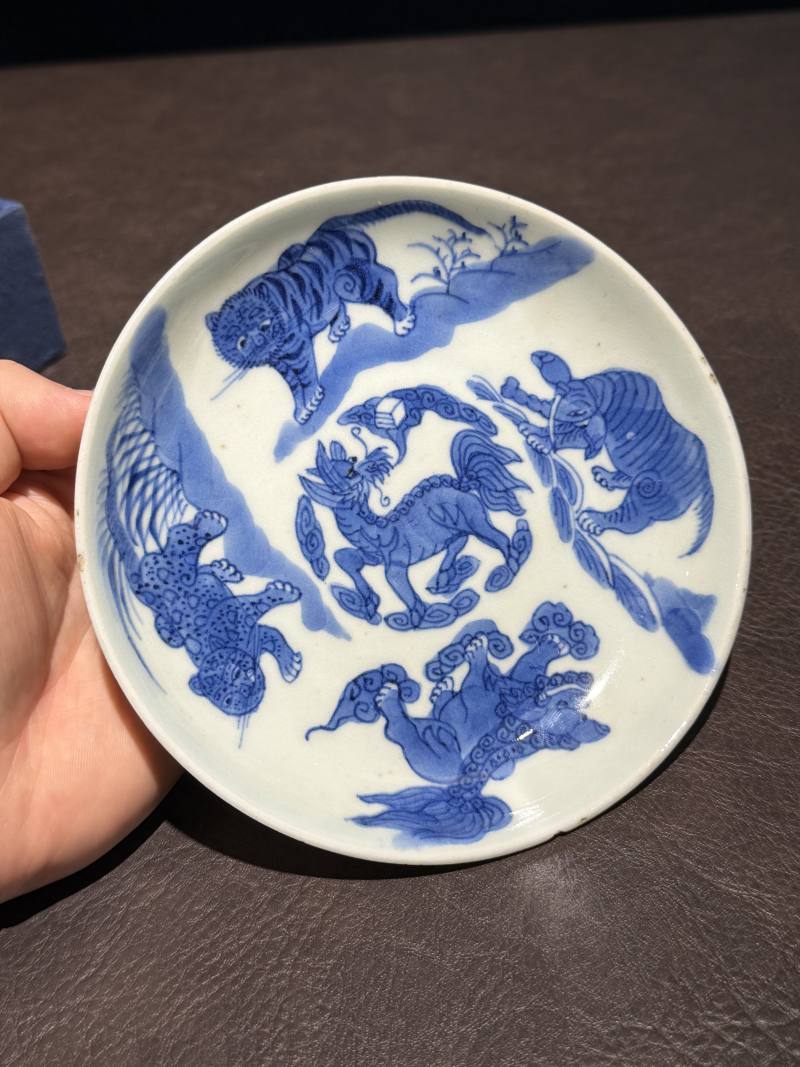 清顺治 青花瑞兽纹盘一对 - 图15