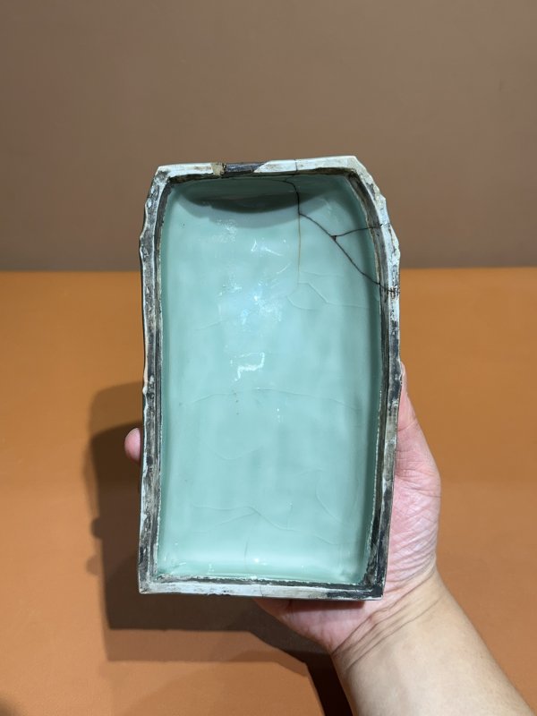 清康熙 冬青釉暗刻竹纹臂搁 - 图8