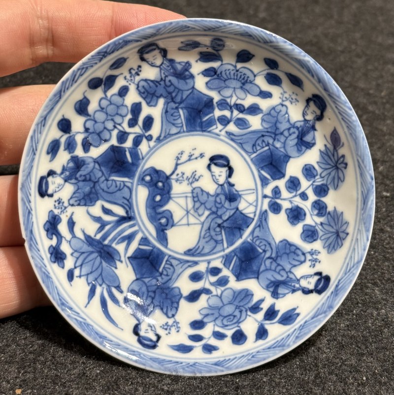清康熙 青花仕女圖杯碟兩套及青花仕女圖杯一件 - 图2