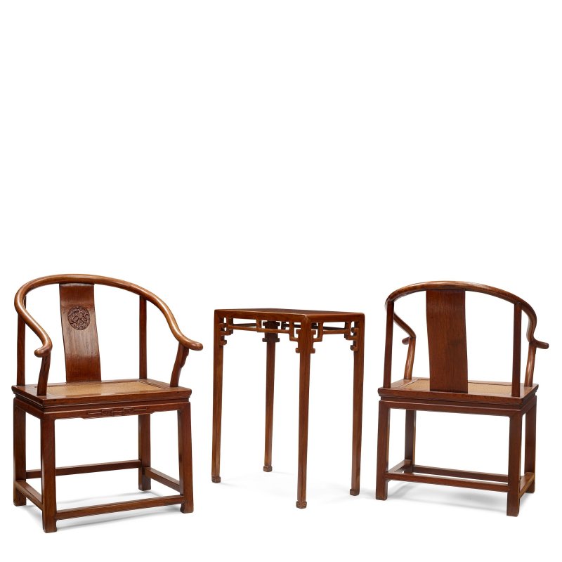十九世紀 硬木圈椅一對 | A PAIR OF HARDWOOD HORSESHOE BACK ARMCHAIRS - 图4