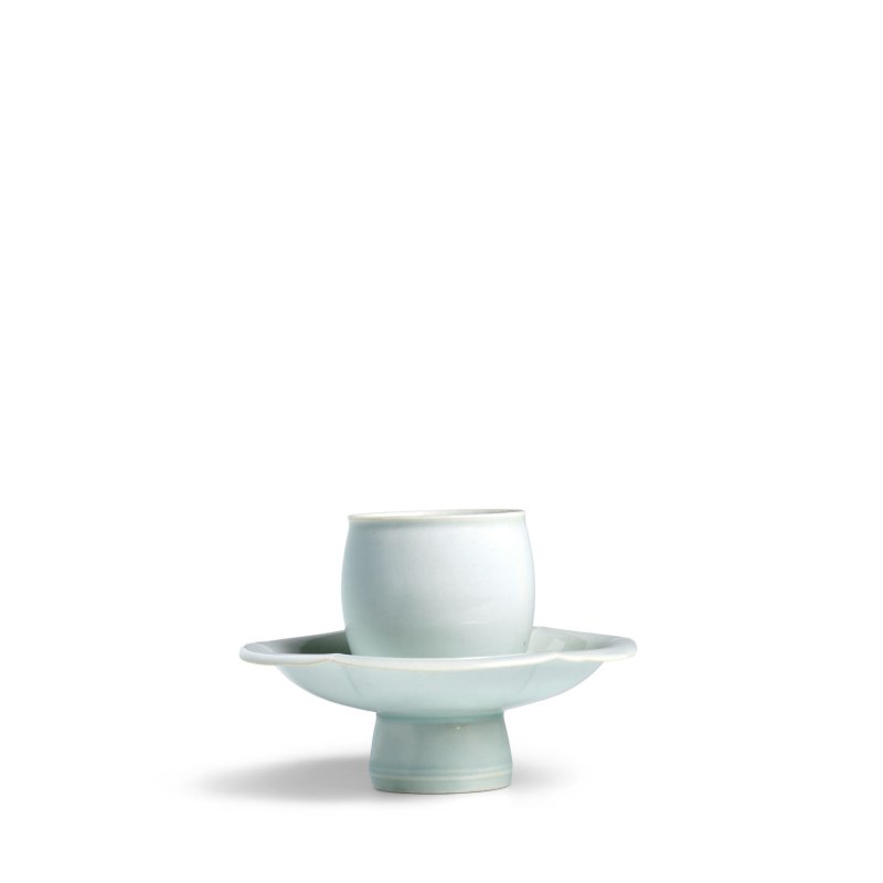 宋 青白瓷花形盞托 | A QINGBAI-GLAZED CUPSTAND WITH PETAL-LOBED RIM - 图6