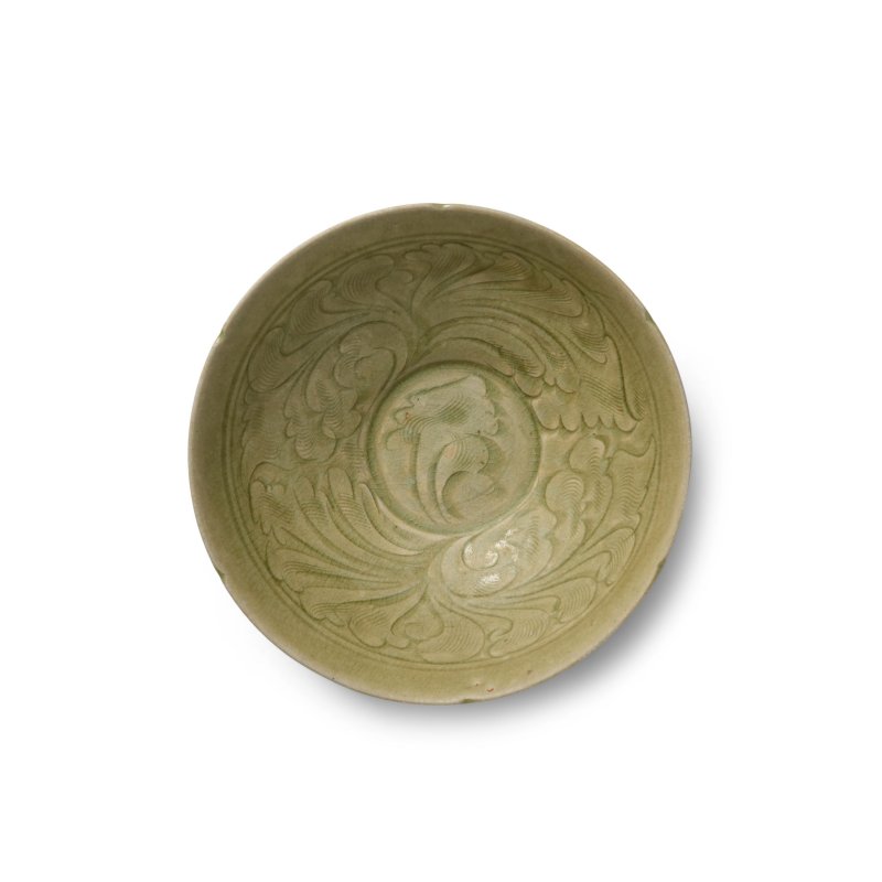宋 龍泉青瓷刻花葵口碗 | A CARVED LONGQUAN CELADON 'FOLIATE' BOWL
