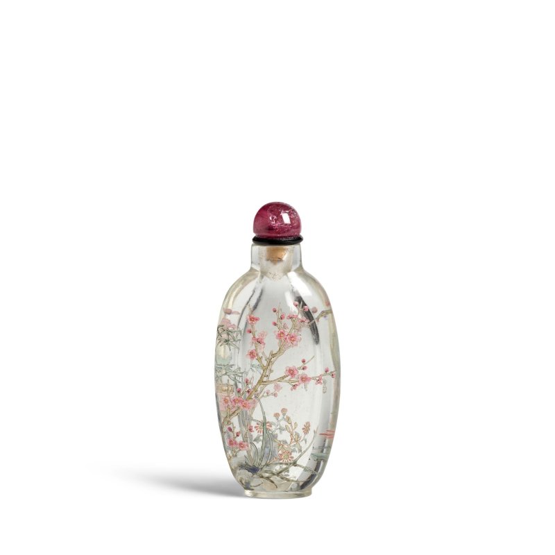 1770-1800 透明料胎畫琺瑯梅花紋鼻煙壺一件 | A FINE AND RARE CLEAR GLASS ENAMELLED SNUFF BOTTLE - 图5