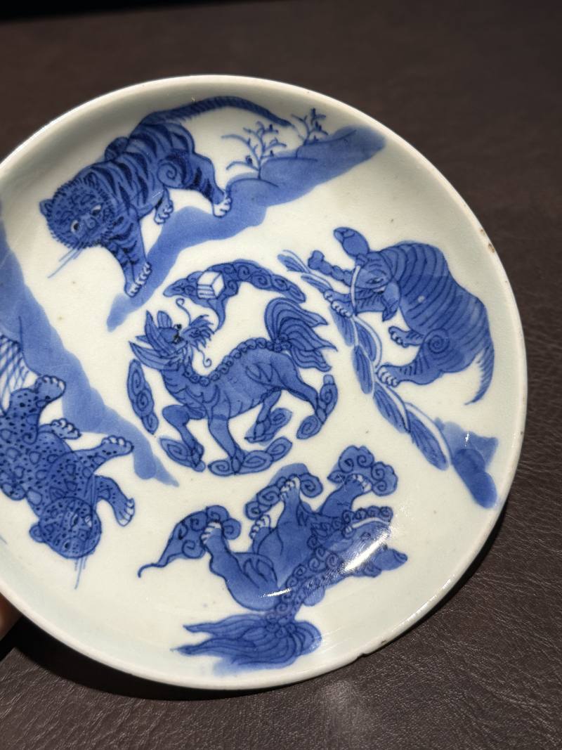 清顺治 青花瑞兽纹盘一对 - 图16
