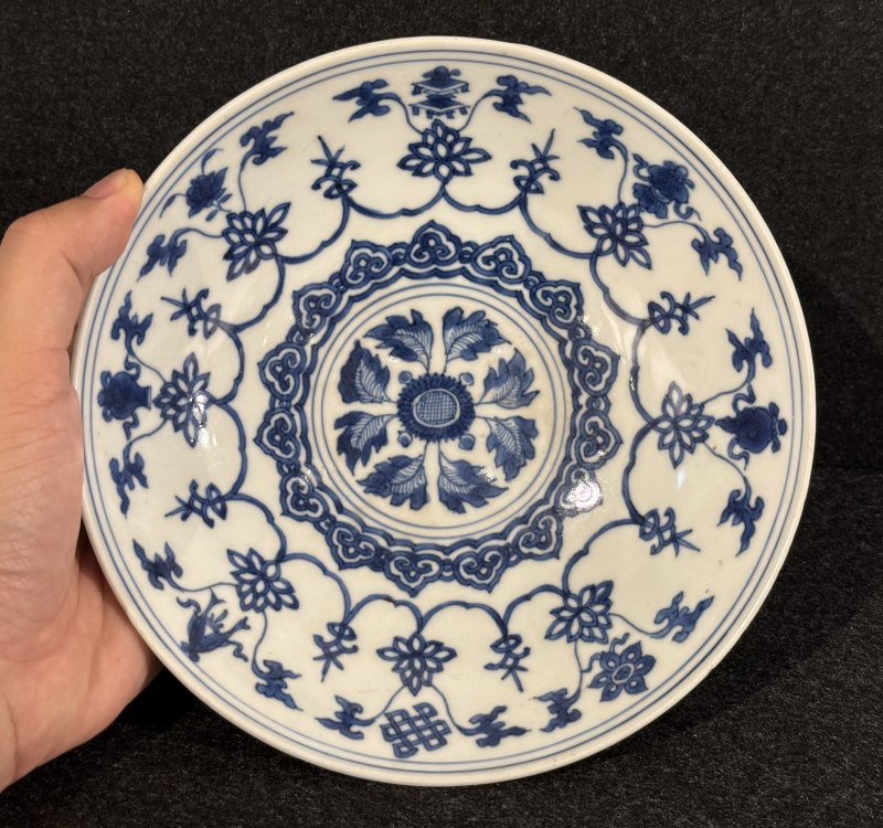 清康熙 青花蓮托八寶紋淺碗 - 图3