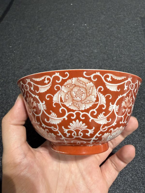 清嘉慶 礬紅留白纏枝花卉紋碗 - 图5