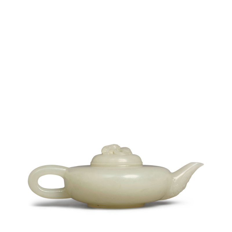 十九/二十世紀 白玉龍紋茶壺 | A WHITE JADE TEAPOT AND COVER - 图1
