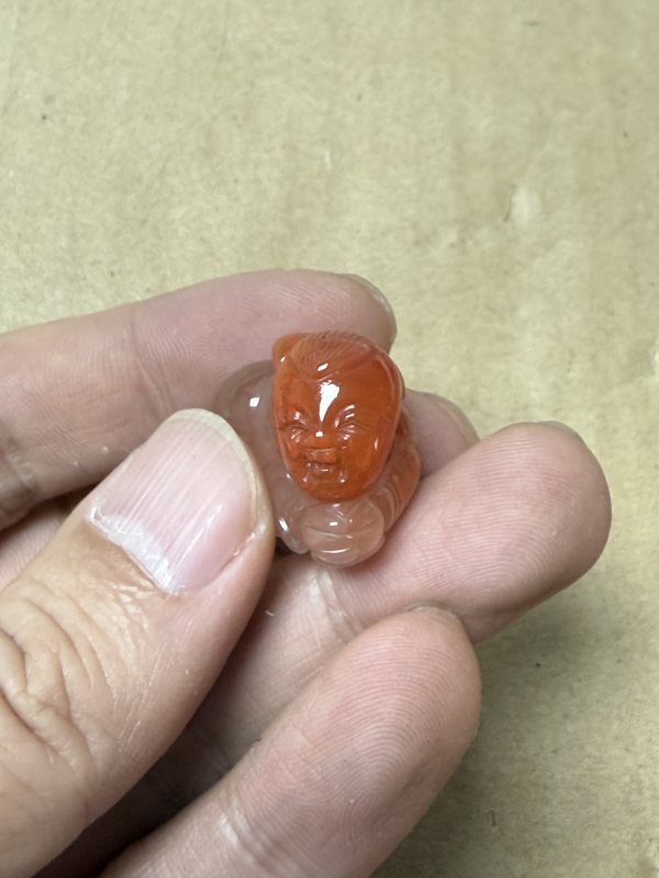 明 瑪瑙俏雕羅漢、童子 二件 - 图13
