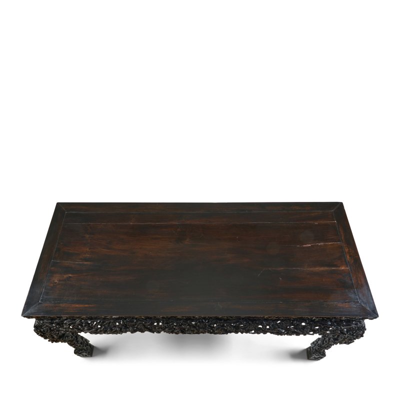 十九世紀 紅木有束腰三彎腿滿雕梅花紋供桌 | A CARVED HONGMU ALTAR TABLE - 图16