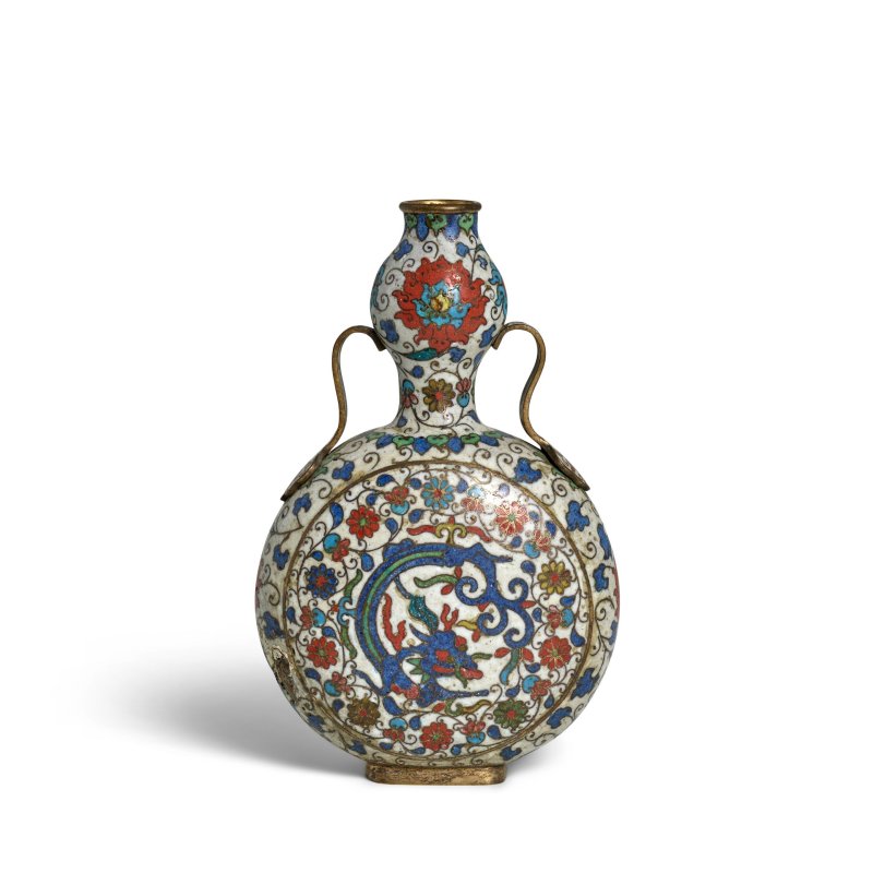 明晚期 掐絲琺瑯白地夔龍紋抱月瓶 | A RARE CLOISONNÉ ENAMEL WHITE-GROUND MOONFLASK - 图5