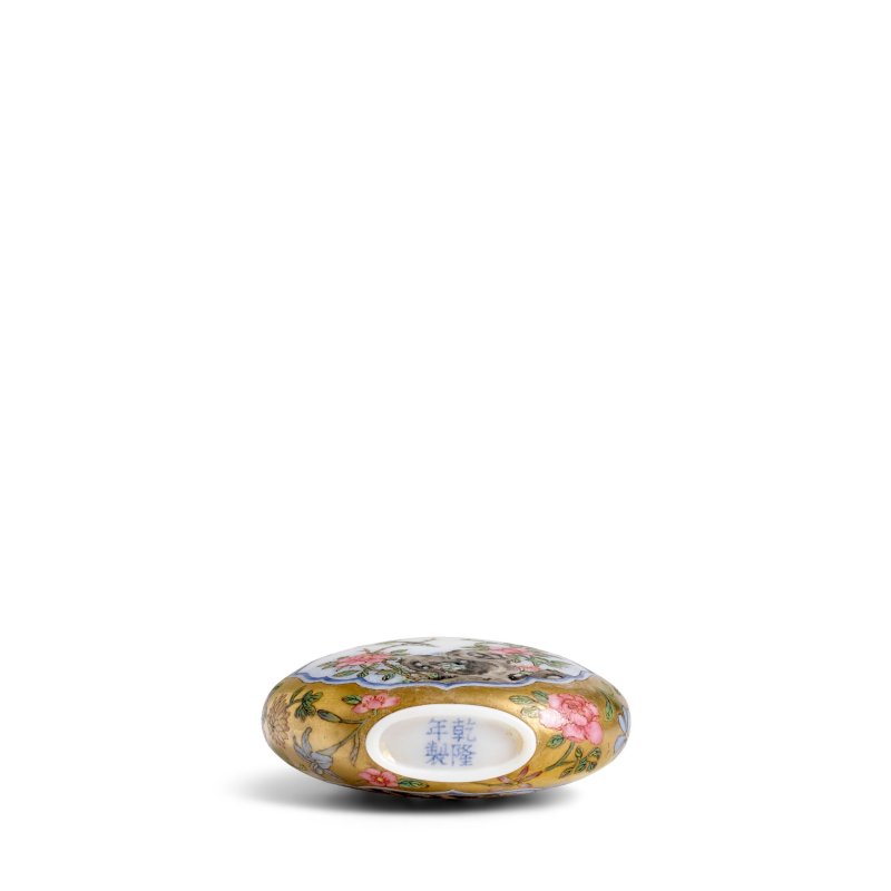 1930-1945 傳葉菶祺（活躍於 1930-1960） | A FAMILLE-ROSE 'BIRD AND FLOWER' ENAMELED GLASS SNUFF BOTTLE - 图3