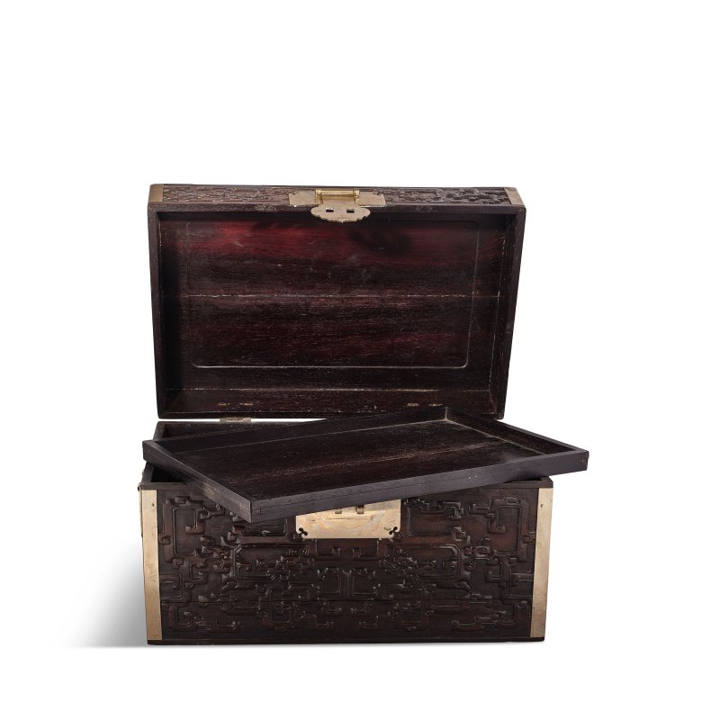十八世紀 紫檀壽字螭龍紋長方箱 | A ZITAN RECTANGULAR 'LONGEVITY' CHEST - 图9