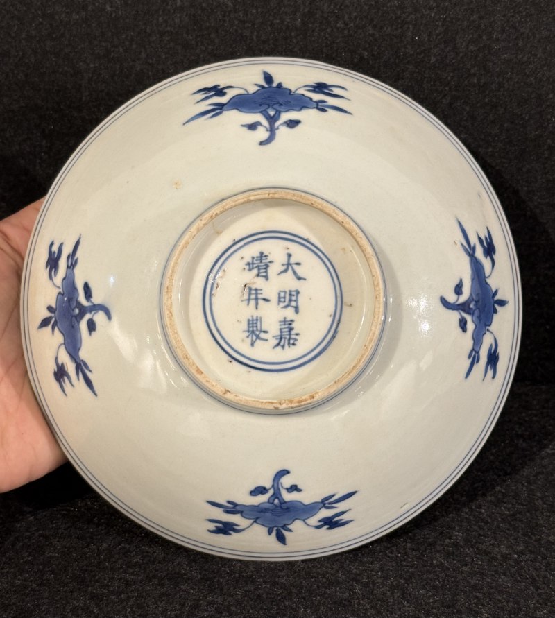 清康熙 青花蓮托八寶紋淺碗 - 图4