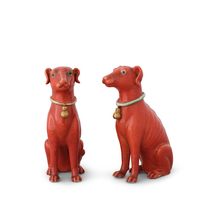 十八世紀/十九世紀初 粉彩坐犬擺件一對 | A PAIR OF FAMILLE-ROSE FIGURES OF HOUNDS - 图2