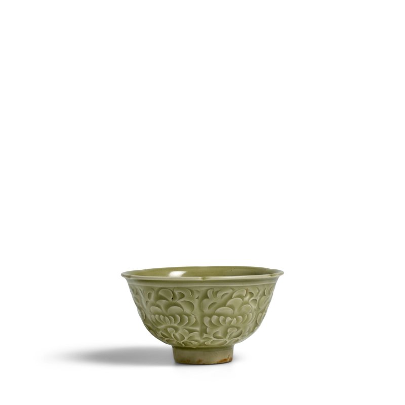 北宋 耀州刻花花口碗 | A CARVED YAOZHOU CELADON PETAL-LOBED BOWL