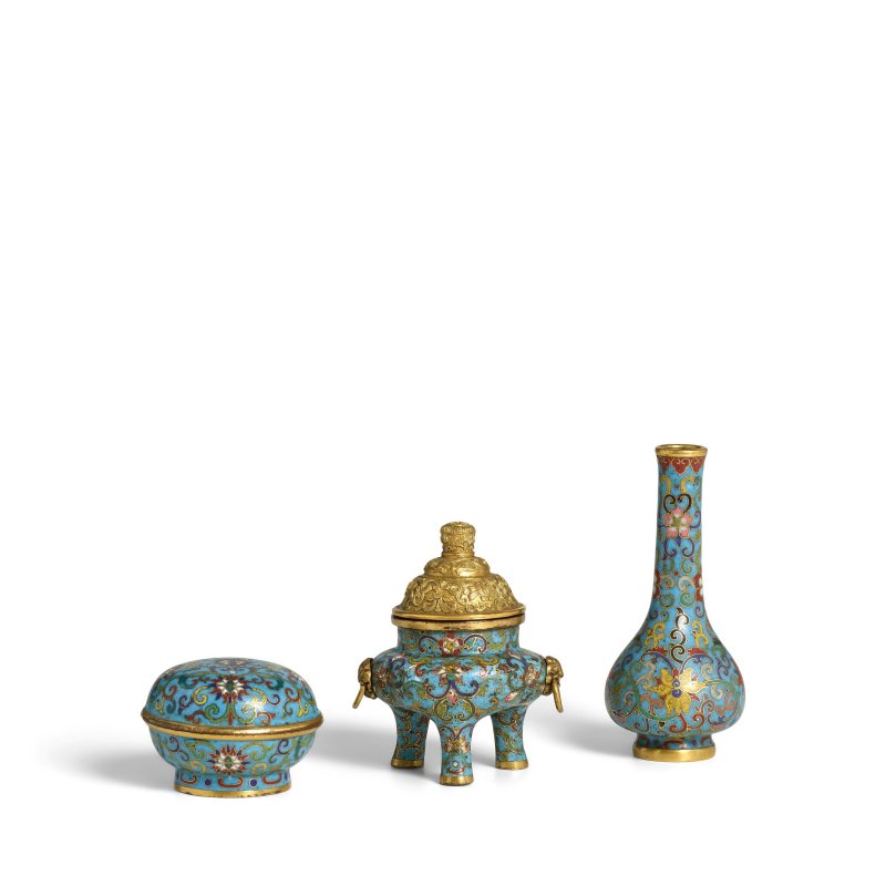 掐絲琺琅纏枝蓮紋爐瓶盒香具三式 | A THREE-PIECE CLOISONNÉ ENAMEL 'LOTUS' INCENSE SET