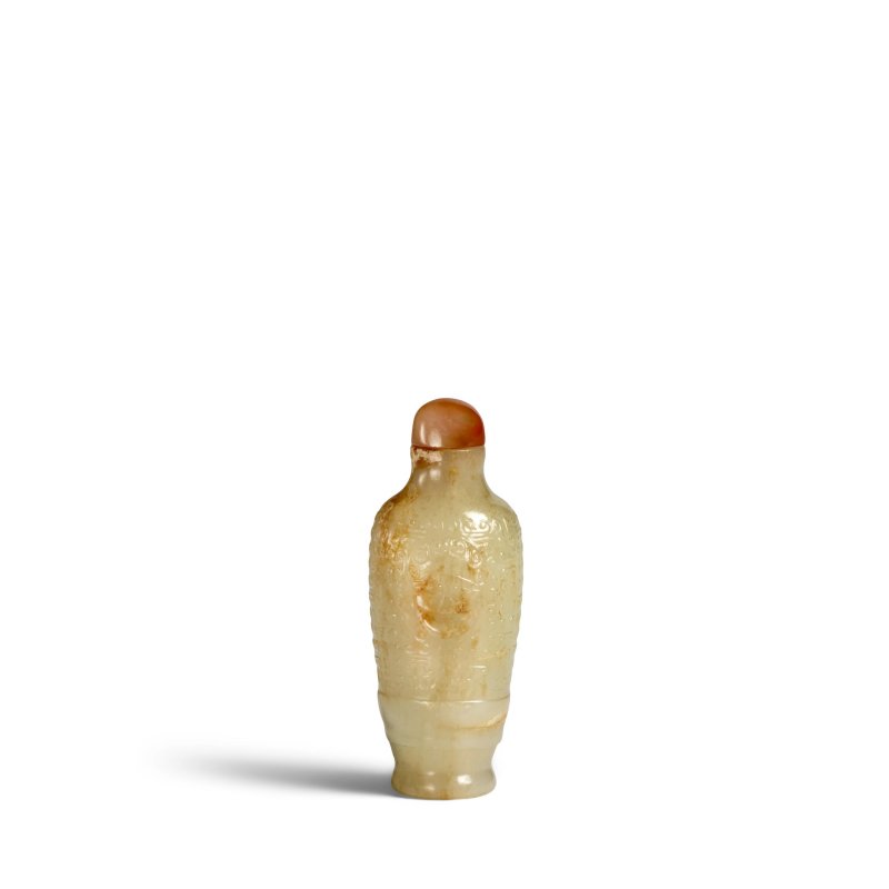 1750-1820 白玉帶皮雕卷雲紋舖首啣環鼻煙壺一件 | A RARE RUSSET-TINGED CARVED WHITE JADE BANDED SNUFF BOTTLE - 图6