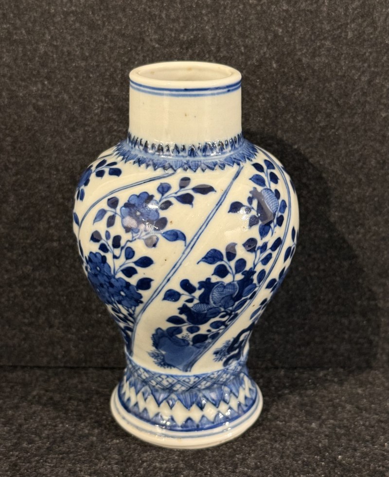 清康熙 青花花卉紋圖小瓶 - 图2