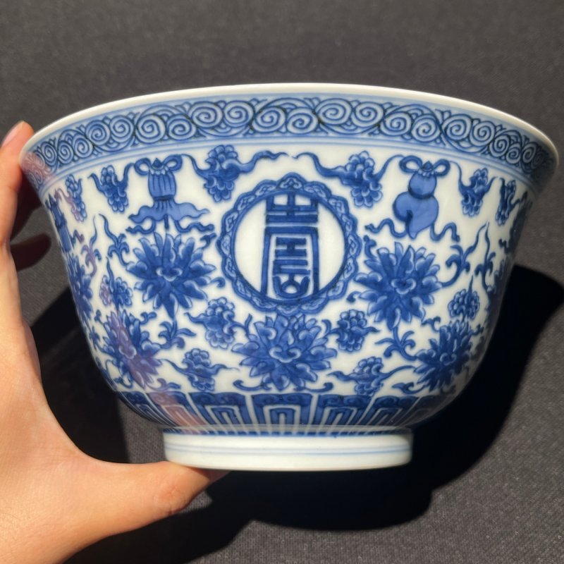 清道光 青花莲托八宝“万寿无疆”纹碗 - 图3