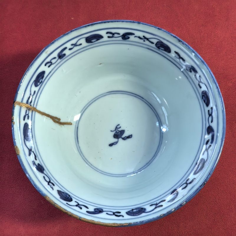 清乾隆 青花缠枝莲纹盖碗 - 图9