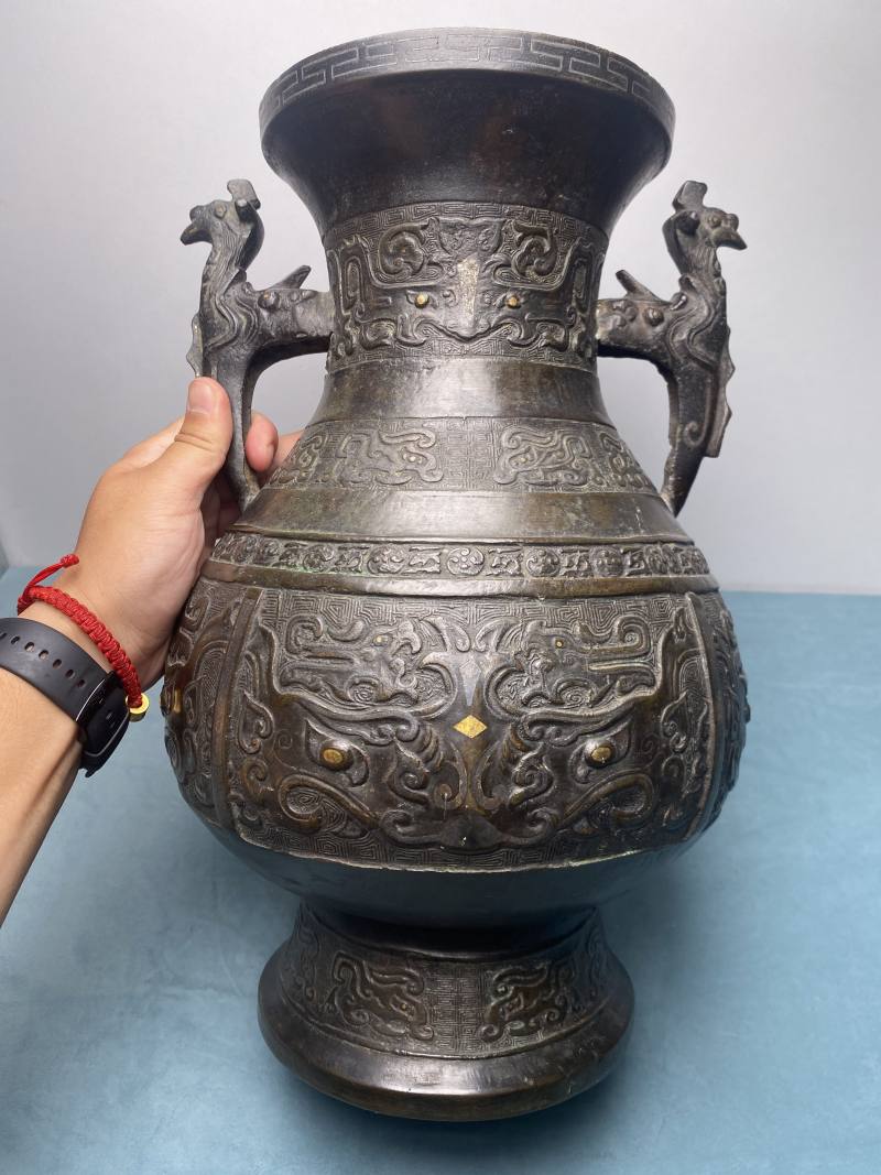明 铜带铭文错金银饕餮纹凤耳瓶 - 图8