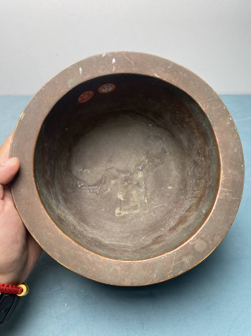 清 “大清乾隆年制” 款铜双龙戏珠纹花盆一对 - 图20