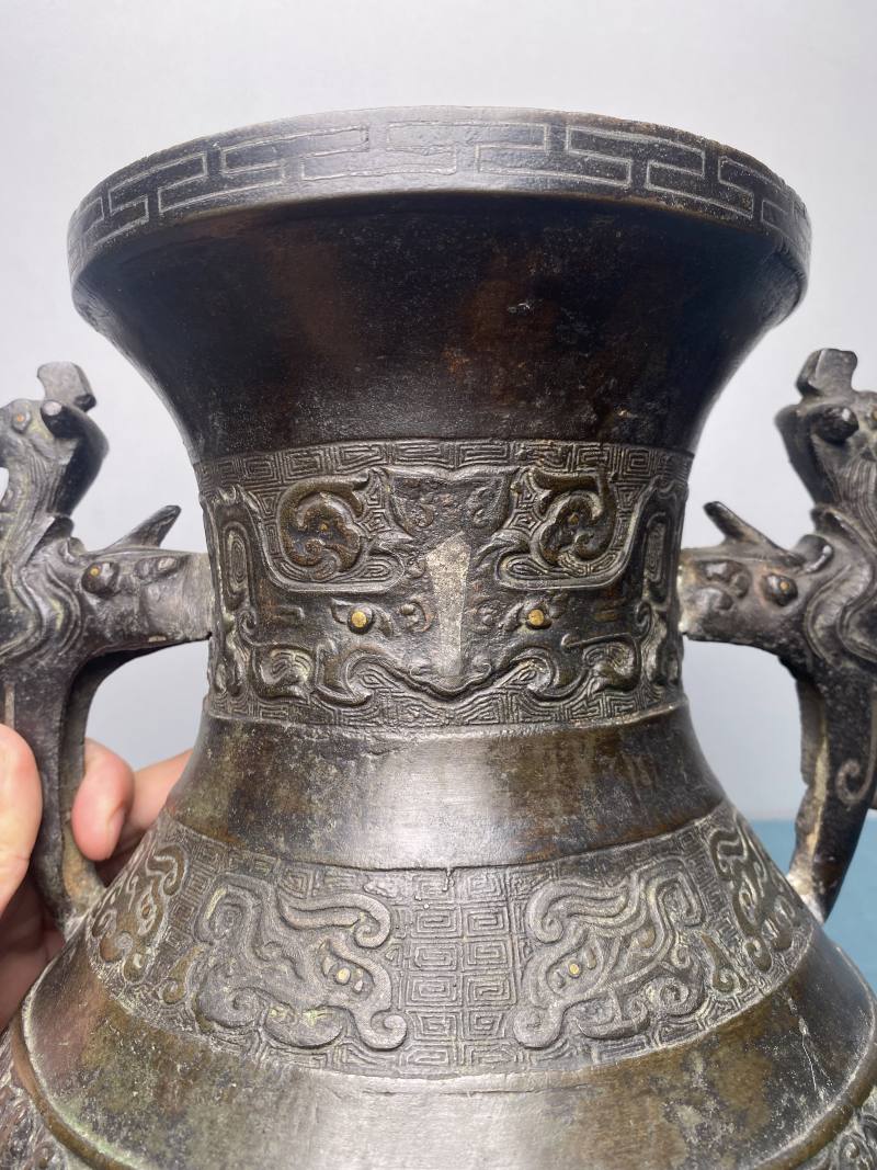 明 铜带铭文错金银饕餮纹凤耳瓶 - 图9