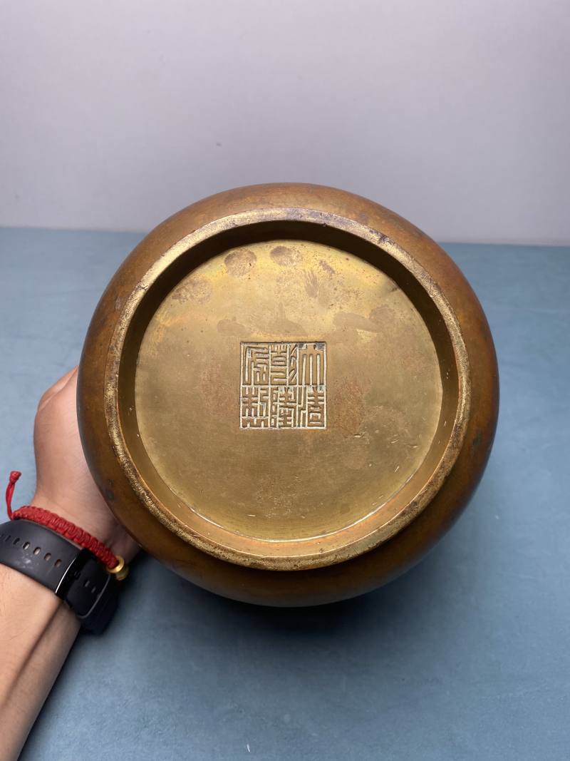 清 “大清乾隆年制” 款铜双龙戏珠纹花盆一对 - 图21