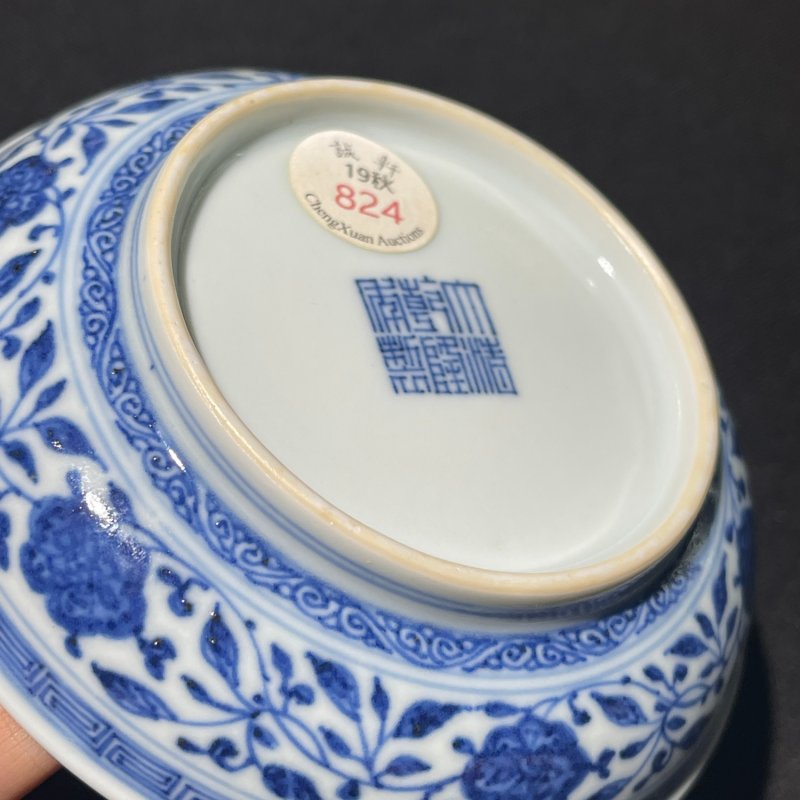 清乾隆 青花一把莲纹小盘 - 图9