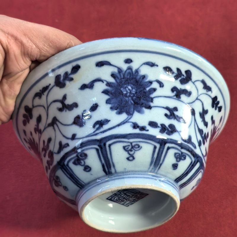 清乾隆 青花缠枝莲纹盖碗 - 图11