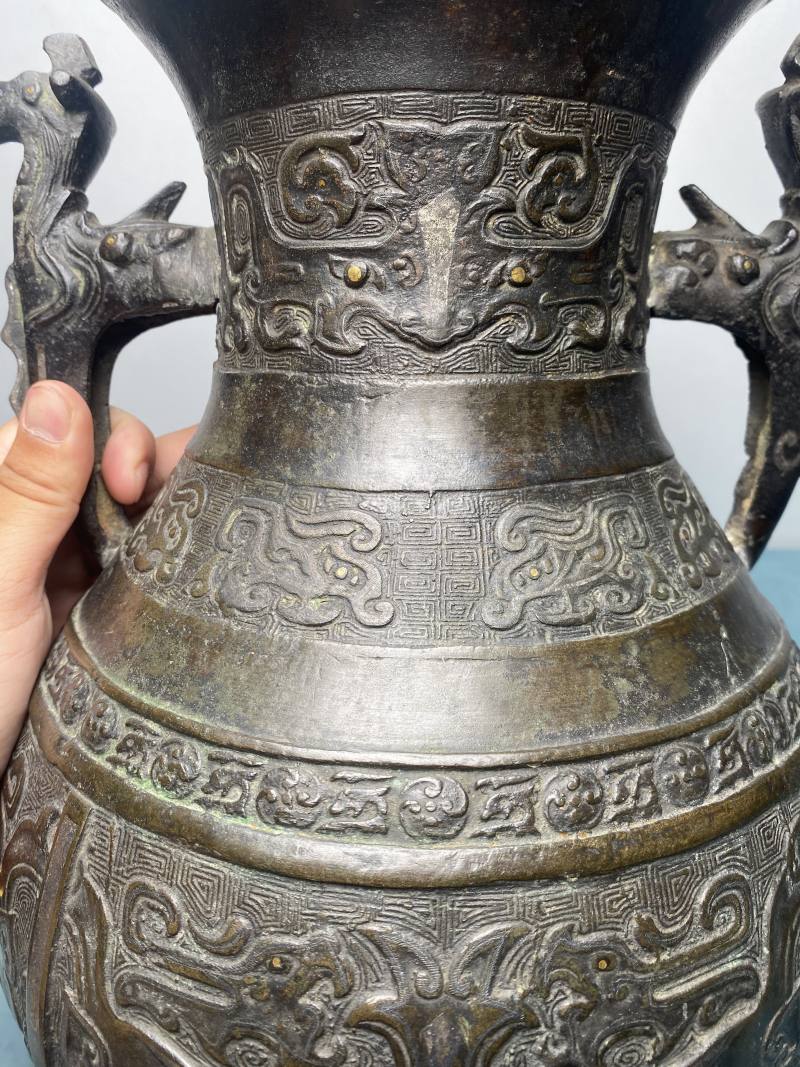 明 铜带铭文错金银饕餮纹凤耳瓶 - 图10